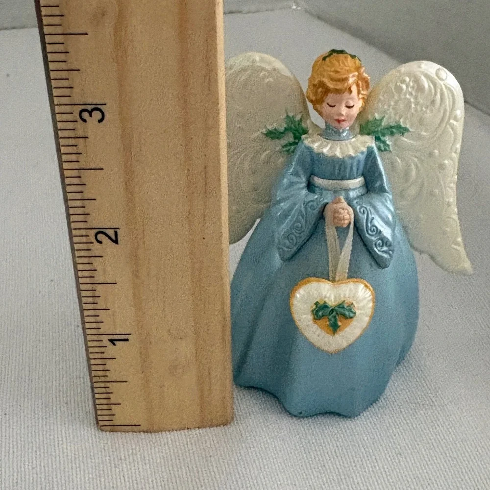 Vintage 1998 Hallmark‎ Blue Angel Figurine Heart Holly Christmas Decor 3.25 Inch